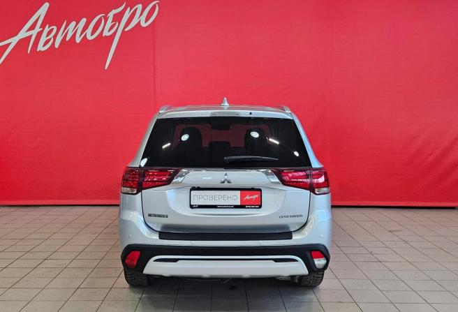 Mitsubishi Outlander III Рестайлинг 3 с пробегом 2018 года, цена 1 920 000 рублей, 160000 км, внедорожник, Автокод Объявления