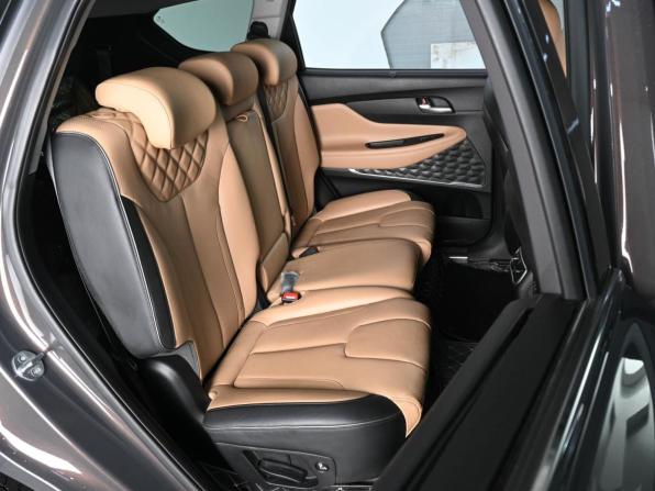Hyundai Santa Fe IV Рестайлинг с пробегом 2023 года, цена 4 935 000 рублей, 35813 км, внедорожник, Автокод Объявления