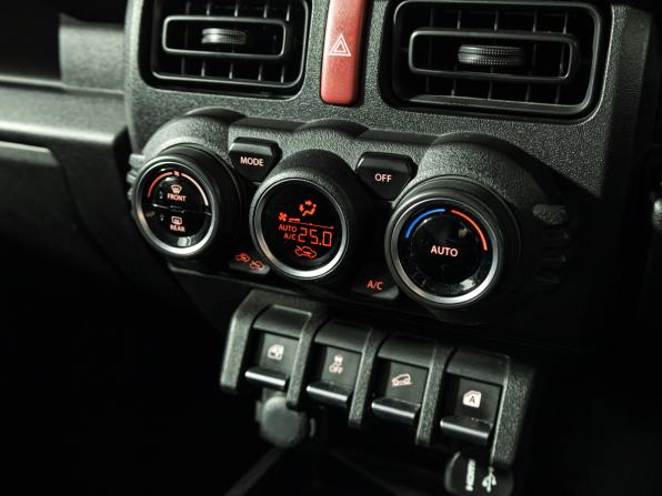 Suzuki Jimny IV с пробегом 2020 года, цена 1 950 000 рублей, 73547 км, внедорожник, Автокод Объявления