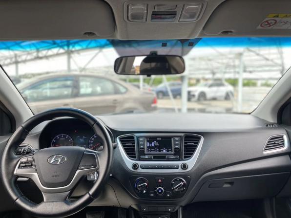 Hyundai Solaris II с пробегом 2018 года, цена 1 242 100 рублей, 105879 км, седан, Автокод Объявления