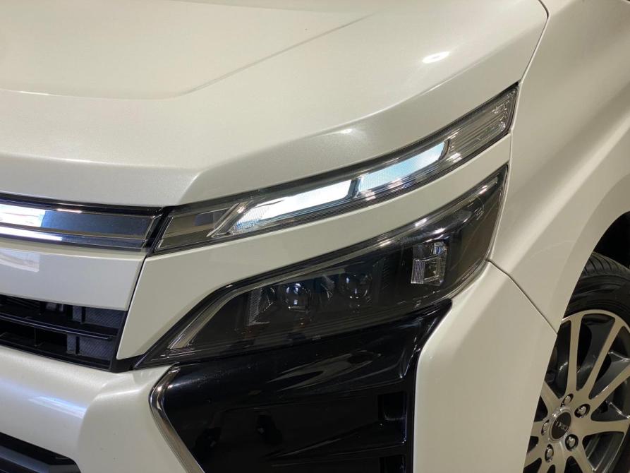 Toyota Voxy III (R80) Рестайлинг Челябинск  - изображение 9