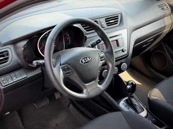 Kia Rio III Рестайлинг с пробегом 2015 года, цена 980 000 рублей, 98102 км, седан, Автокод Объявления