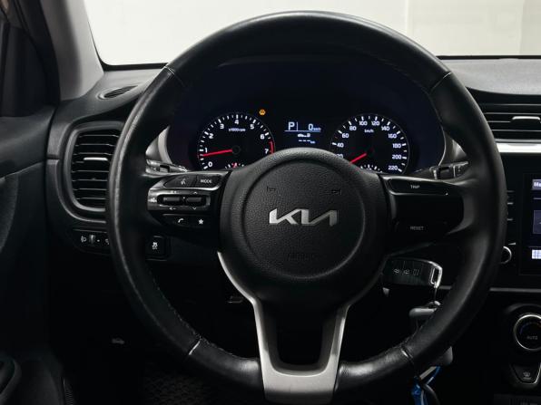 Kia Rio IV Рестайлинг с пробегом 2022 года, цена 1 850 000 рублей, 48382 км, седан, Автокод Объявления