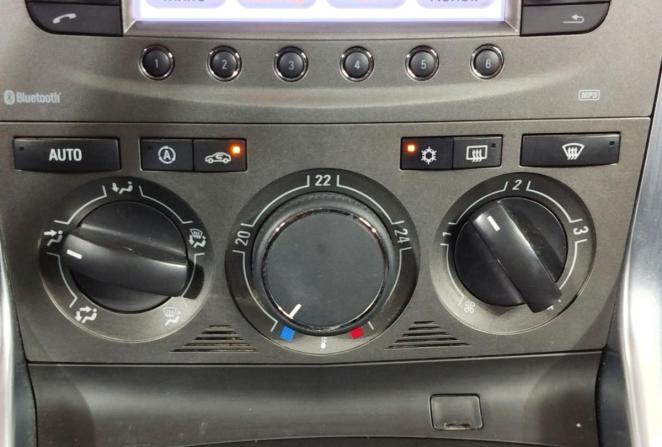 Opel Antara I Рестайлинг с пробегом 2013 года, цена 1 200 000 рублей, 141910 км, внедорожник, Автокод Объявления