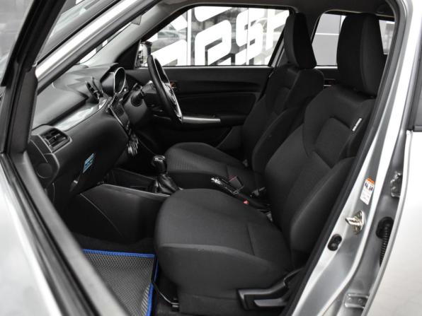 Suzuki Swift V с пробегом 2021 года, цена 1 379 000 рублей, 110390 км, хэтчбек, Автокод Объявления