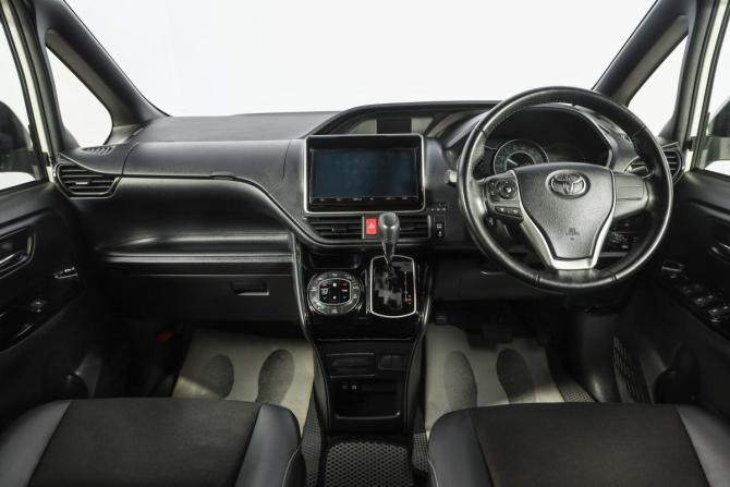 Toyota Noah III (R80) Рестайлинг с пробегом 2019 года, цена 2 799 000 рублей, 93000 км, минивэн, Автокод Объявления