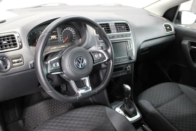 Volkswagen Polo V Рестайлинг с пробегом 2018 года, цена 1 246 000 рублей, 102420 км, седан, Автокод Объявления
