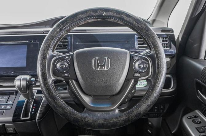 Honda Stepwgn V с пробегом 2015 года, цена 2 099 000 рублей, 94000 км, минивэн, Автокод Объявления