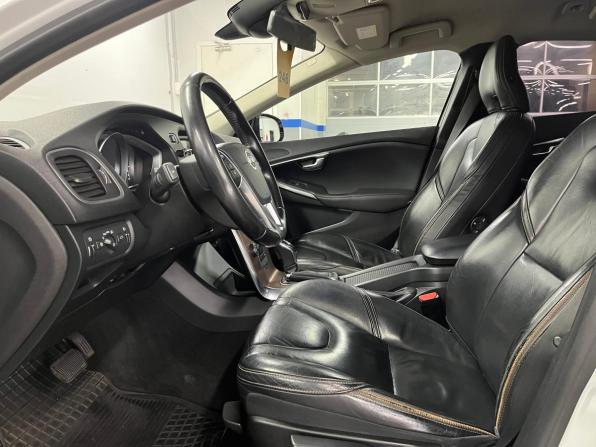 Volvo V40 Cross Country I с пробегом 2013 года, цена 950 000 рублей, 240000 км, хэтчбек, Автокод Объявления
