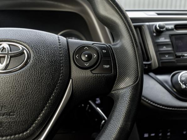Toyota RAV4 IV (XA40) Рестайлинг с пробегом 2016 года, цена 2 090 000 рублей, 172484 км, внедорожник, Автокод Объявления
