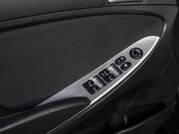 Hyundai Solaris I Рестайлинг с пробегом 2015 года, цена 1 140 000 рублей, 135720 км, хэтчбек, Автокод Объявления