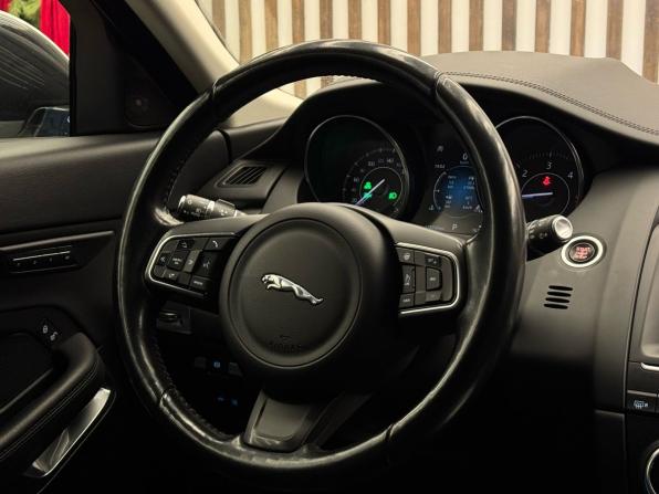 Jaguar E-Pace I с пробегом 2018 года, цена 2 889 999 рублей, 116000 км, внедорожник, Автокод Объявления