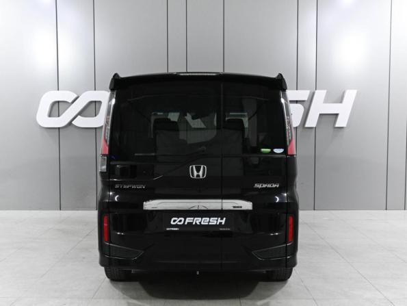 Honda Stepwgn V Рестайлинг с пробегом 2019 года, цена 2 399 000 рублей, 84684 км, минивэн, Автокод Объявления