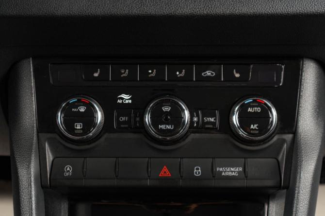 Skoda Karoq I Рестайлинг с пробегом 2021 года, цена 2 159 000 рублей, 147174 км, внедорожник, Автокод Объявления