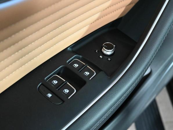 Hongqi HS5 I Рестайлинг с пробегом 2023 года, цена 3 700 000 рублей, 7566 км, внедорожник, Автокод Объявления