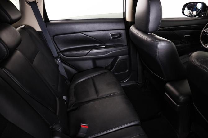 Mitsubishi Outlander III Рестайлинг 2 с пробегом 2016 года, цена 1 999 000 рублей, 149000 км, внедорожник, Автокод Объявления
