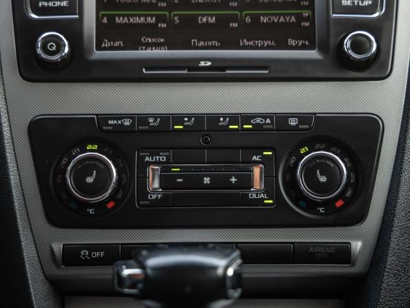 Skoda Octavia II (A5) Рестайлинг с пробегом 2013 года, цена 998 000 рублей, 214182 км, лифтбек, Автокод Объявления