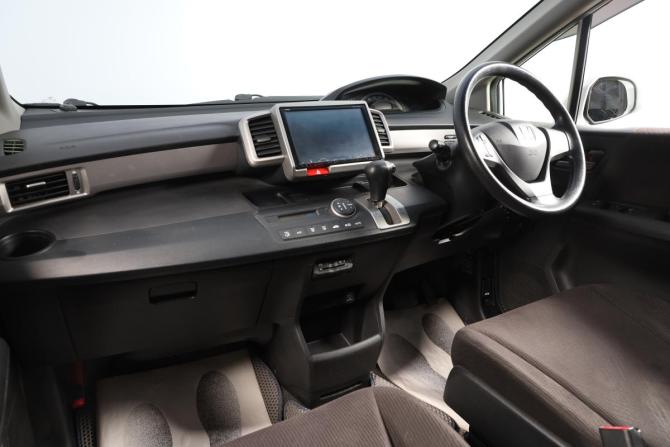 Honda Freed I Рестайлинг с пробегом 2013 года, цена 1 359 000 рублей, 140012 км, компактвэн, Автокод Объявления