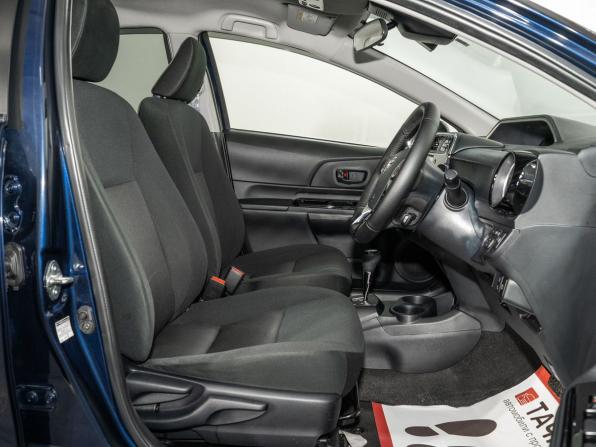 Toyota Aqua I Рестайлинг с пробегом 2017 года, цена 1 070 500 рублей, 131737 км, хэтчбек, Автокод Объявления