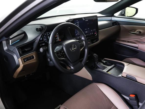 Lexus ES VII Рестайлинг 2 с пробегом 2025 года, цена 5 270 000 рублей, 7200 км, седан, Автокод Объявления