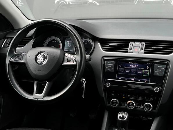 Skoda Octavia III (A7) Рестайлинг с пробегом 2017 года, цена 1 391 400 рублей, 189891 км, лифтбек, Автокод Объявления