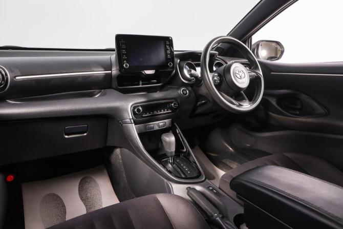 Toyota Yaris IV с пробегом 2020 года, цена 1 199 000 рублей, 105200 км, хэтчбек, Автокод Объявления