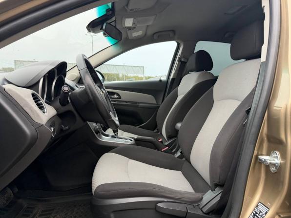 Chevrolet Cruze I Рестайлинг с пробегом 2013 года, цена 635 000 рублей, 212000 км, хэтчбек, Автокод Объявления