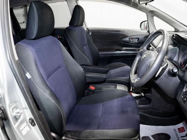 Toyota Wish II Рестайлинг с пробегом 2012 года, цена 1 415 000 рублей, 185000 км, минивэн, Автокод Объявления