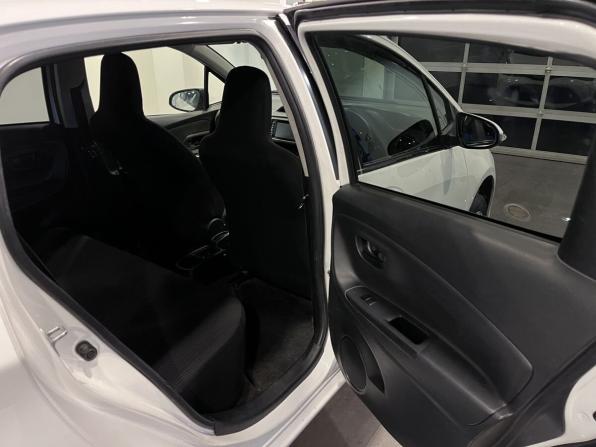 Toyota Vitz III (XP130) Рестайлинг с пробегом 2014 года, цена 670 000 рублей, 205905 км, хэтчбек, Автокод Объявления
