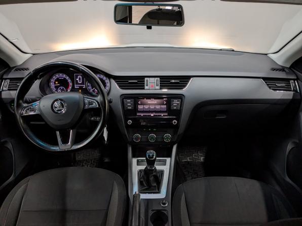 Skoda Octavia III (A7) Рестайлинг с пробегом 2017 года, цена 1 415 000 рублей, 206189 км, универсал, Автокод Объявления
