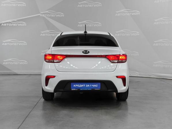 Kia Rio IV Рестайлинг с пробегом 2020 года, цена 860 000 рублей, 149000 км, седан, Автокод Объявления