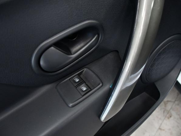 Renault Sandero II Рестайлинг с пробегом 2020 года, цена 1 267 000 рублей, 42270 км, хэтчбек, Автокод Объявления
