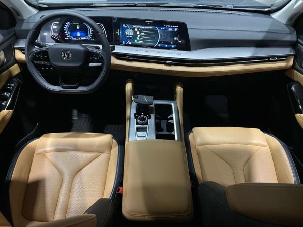 Changan Hunter Plus с пробегом 2023 года, цена 2 690 000 рублей, 28285 км, offers.body_type.unknown, Автокод Объявления