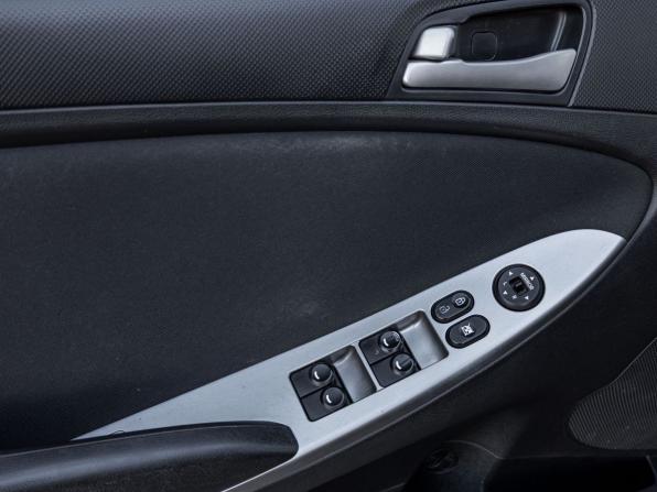 Hyundai Solaris I Рестайлинг с пробегом 2015 года, цена 897 788 рублей, 121000 км, седан, Автокод Объявления
