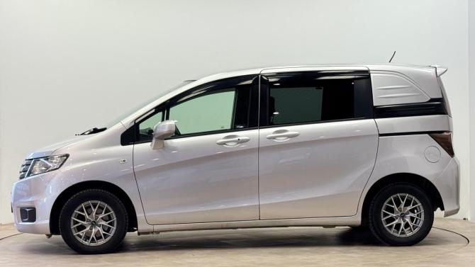 Honda Freed I Рестайлинг с пробегом 2010 года, цена 970 000 рублей, 121000 км, компактвэн, Автокод Объявления