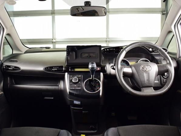 Toyota Wish II с пробегом 2011 года, цена 1 369 995 рублей, 126934 км, минивэн, Автокод Объявления