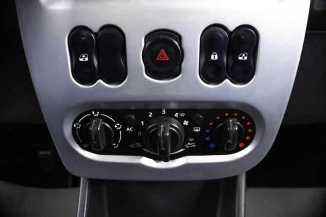 Renault Logan I Рестайлинг с пробегом 2012 года, цена 379 000 рублей, 185866 км, седан, Автокод Объявления