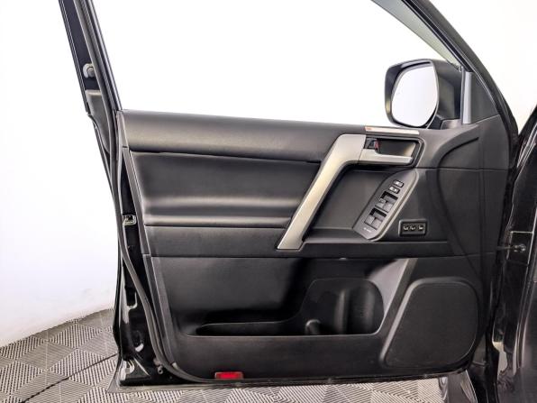 Toyota Land Cruiser Prado 150 Series Рестайлинг 2 с пробегом 2019 года, цена 5 705 000 рублей, 85026 км, внедорожник, Автокод Объявления