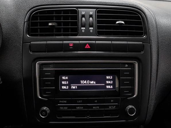 Volkswagen Polo V Рестайлинг с пробегом 2016 года, цена 999 000 рублей, 175991 км, седан, Автокод Объявления