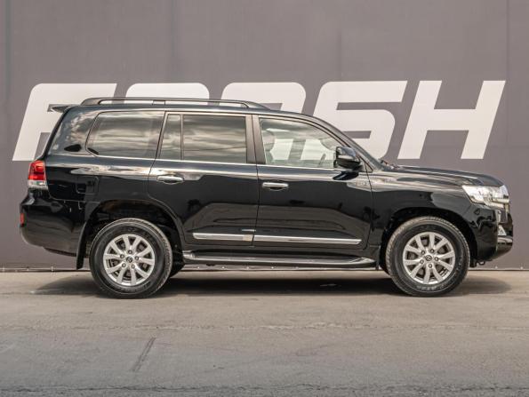 Toyota Land Cruiser 200 Series Рестайлинг 2 с пробегом 2018 года, цена 7 999 000 рублей, 112201 км, внедорожник, Автокод Объявления