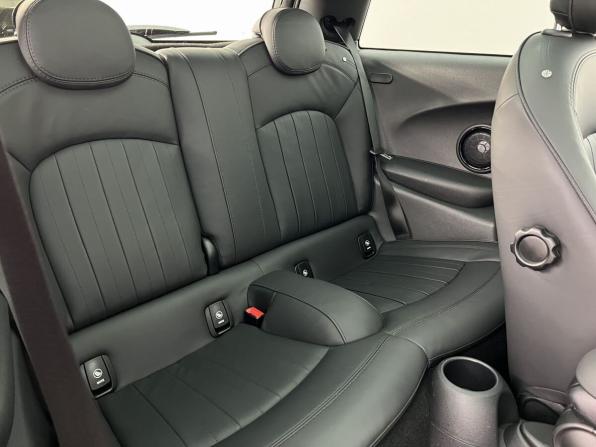 Mini Hatch III (F55/F56) Рестайлинг 2 с пробегом 2022 года, цена 3 790 000 рублей, 20650 км, хэтчбек, Автокод Объявления