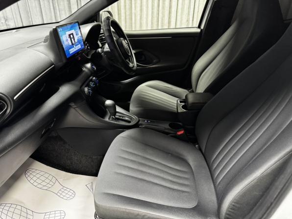 Toyota Yaris IV с пробегом 2021 года, цена 1 380 000 рублей, 103149 км, хэтчбек, Автокод Объявления