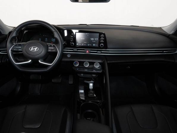 Hyundai Elantra VII (CN7) Рестайлинг с пробегом 2023 года, цена 2 248 000 рублей, 24205 км, седан, Автокод Объявления