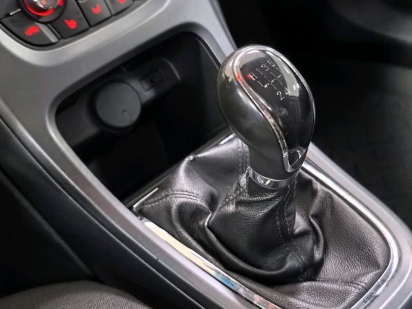Opel Astra J Рестайлинг с пробегом 2012 года, цена 670 000 рублей, 178877 км, хэтчбек, Автокод Объявления