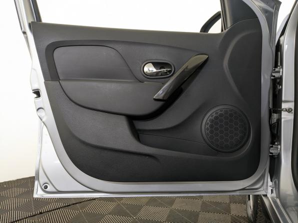 Renault Sandero II Рестайлинг с пробегом 2022 года, цена 1 470 000 рублей, 24650 км, хэтчбек, Автокод Объявления