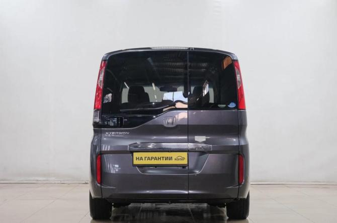 Honda Stepwgn V с пробегом 2015 года, цена 1 499 000 рублей, 390000 км, минивэн, Автокод Объявления