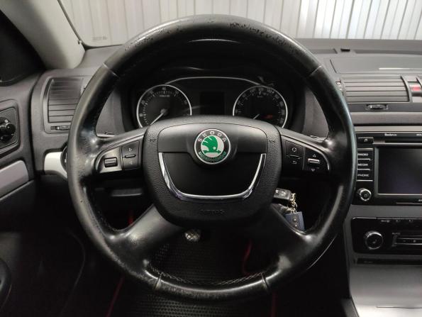 Skoda Octavia II (A5) Рестайлинг с пробегом 2012 года, цена 849 000 рублей, 222000 км, лифтбек, Автокод Объявления