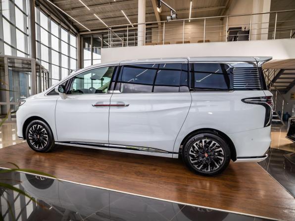 Hongqi HQ9 с пробегом 2025 года, цена 7 350 000 рублей, 9 км, минивэн, Автокод Объявления