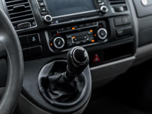 Volkswagen Caravelle T5 Рестайлинг с пробегом 2013 года, цена 1 906 000 рублей, 298989 км, минивэн, Автокод Объявления