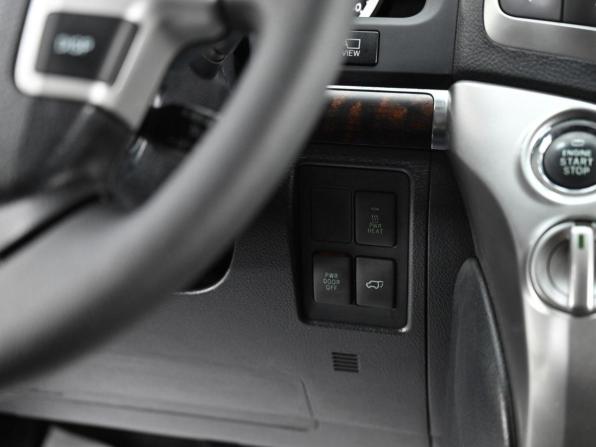 Toyota Land Cruiser 200 Series Рестайлинг 1 с пробегом 2015 года, цена 2 599 000 рублей, 118131 км, внедорожник, Автокод Объявления